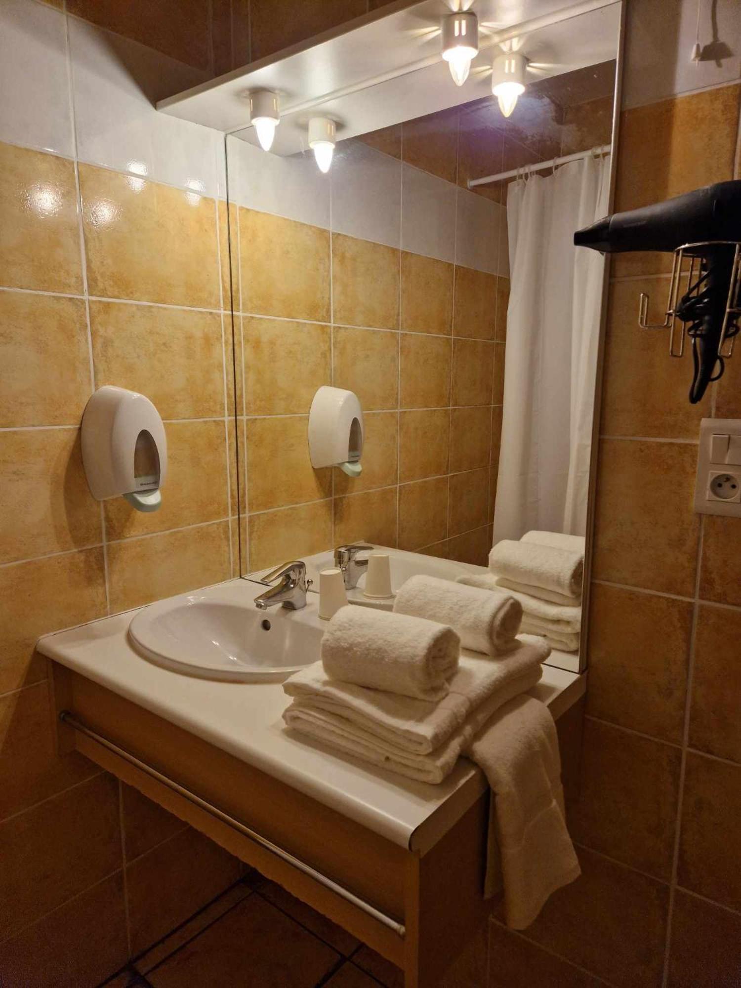 Tempo Hotel Millau Buitenkant foto